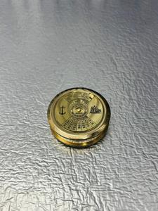 Compas en laiton de 2 pouces avec calendrier et poème, étui en cuir gaufré, fait main, durable, moderne, pour usage professionnel, cadeau promotionnel, OLD WORLD TREASURE - Product Image 2