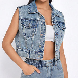 Chaleco vaquero de mujer con cuello en V, sin mangas, de un solo botón, estilo vintage, a la moda, nuevo para verano, con efecto desgastado, venta al por mayor para boutiques. - Product Image 5