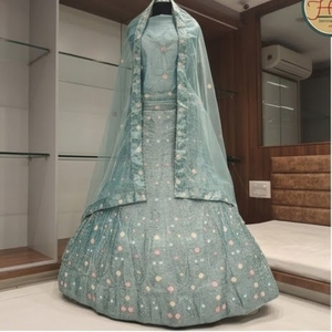 Ensemble ethnique indien de luxe Jimmi Choo Lehenga Choli vert marin pour femme, broderie diamant, tenue de mariée, confectionné par Kenken, parure de créateur - Product Image 1