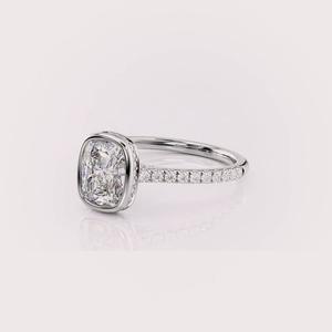 Bague de fiançailles de luxe personnalisée en argent sterling 925 massif plaqué rhodium avec diamant de laboratoire taille coussin, halo et sertissage pavé - Product Image 2