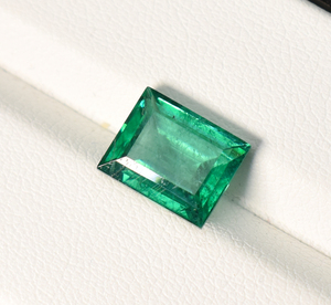 Émeraude verte vif avec inclusions, taille baguette, émeraude de laboratoire calibrée, pierre précieuse en vrac pour la fabrication de bijoux - Product Image 2