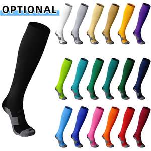 Vêtements de sport personnalisés pour hommes et jeunes Maillots et shorts personnalisés avec numéro de nom imprimé pour les joueurs de football - Product Image 2