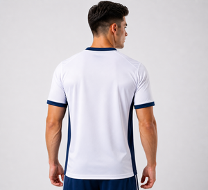 Camiseta de fútbol de calidad premium con nombre y número personalizados, tela transpirable de secado rápido para deportes de equipo y entrenamiento al aire libre. - Product Image 3