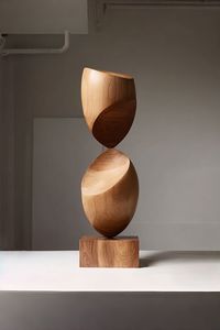 Jarrón de Madera Moderno con Diseño Acanalado, Portaflores Decorativo, Centro de Mesa Escultural para Decoración del Hogar, Hotel o Boda - Product Image 1
