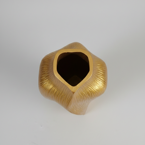 Magnifique ensemble de deux vases à fleurs dorés texturés, avec un design cannelé organique et une silhouette sculpturale pour une décoration moderne - Product Image 3