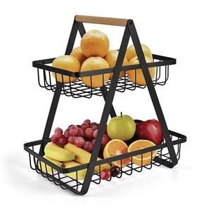 Panier à fruits en métal de haute qualité avec poignée en bois, s'intègre parfaitement aux décors de cuisine modernes et traditionnels. - Product Image 6