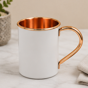 Taza de cobre azul mate de lujo con exterior azul mate premium contrastado con un interior y borde de cobre pulido, moderna. - Product Image 4