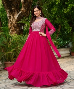 ชุดเดรส Anarkali ผ้าจอร์เจตต์ลายดาวสำหรับผู้หญิงรุ่นล่าสุด พร้อมงานปักเลื่อมและงานปักลายสไตล์อินเดียและปากีสถาน - Product Image 1