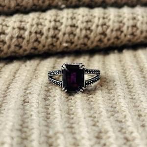 Bague Bohème en Laiton Plaqué Argent avec Améthyste Solitaire et Halo de Pierres Précieuses pour Femme, Vente en Gros - Product Image 1