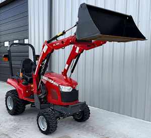 Massey Ferguson GC1723E avec chargeur et godet à attache rapide - Product Image 1