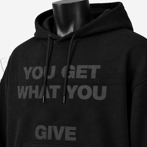 Sudadera con Capucha Unisex Negra de Forro Polar, Corte Regular, Algodón, Diseño con Bolsillo en la Manga Izquierda, Estilo Casual para Invierno - Product Image 6