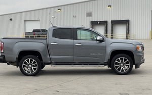 GMC Canyon Denari 4WD PREMIUM Seminuevo 2021-2022 - Product Image 4