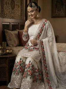 Ensemble sharara de luxe en soie brodée Fendy avec dupatta de créateur pour femmes - Product Image 3