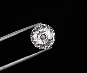 OM GEMS Diamante de Laboratorio con Corte Portugués de Lujo, Certificado IGI, Diamante CVD de Corte Modificado, Color Fancy/E, Diamante Suelto Solitario - Product Image 2