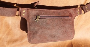 Riñonera de Moda, Riñonera de Cuero Elegante, Riñonera Ligera Personalizada para Viajes y Senderismo, Riñonera de Estilo Sostenible - Product Image 3