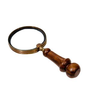 Loupe grossissante de 4 pouces avec finition antique et poignée ronde en bois - Product Image 1