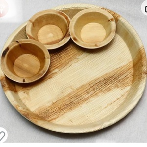 Assiettes en feuilles de palmier naturelles, fabriquées à partir de feuilles d'arec tombées - Vaisselle compostable - Product Image 2