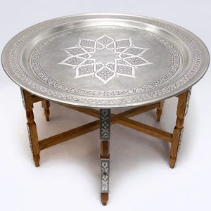 Mesa plegable tradicional marroquí de latón y madera para muebles de sala de estar - Product Image 1
