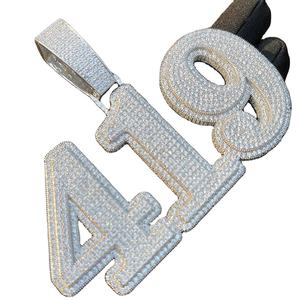 Colgante Hip Hop de Plata de Ley 925 Bañado en Rodio con Moissanita, Letra Personalizada, Corte Brillante Redondo, Temática Religiosa Hindú - Product Image 1
