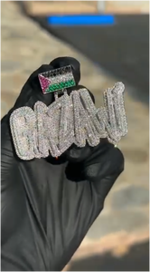 จี้เพชรโมอิสซาไนต์แบบกำหนดเอง จี้ตัวอักษรโมอิสซาไนต์ VVS เงินแท้ 925 ชุบทอง เครื่องประดับฮิปฮอป - Product Image 3