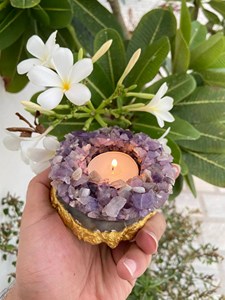 Portavelas de Cristal de Amatista Natural para Velas de Té |   Candelabro de Piedras Preciosas Púrpuras con Base de Ágata y Borde Dorado |   Decoración para el Hogar al por Mayor - Product Image 1