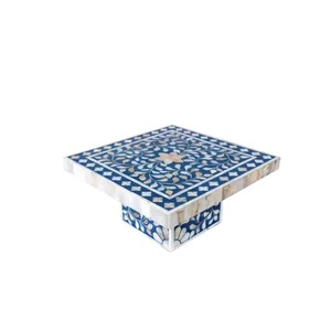 Élégant support à gâteau en nacre, magnifique plateau carré haut en mosaïque de coquillages pour la restauration haut de gamme et les buffets d'hôtels - Product Image 1