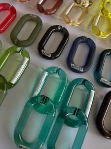 Chaîne en résine de luxe, élégante, chic, moderne, avec maillons acryliques glamour et boucles en résine, pour un accent de style boutique - Product Image 3