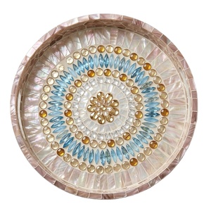 Plateau de service rond en nacre MOP fait main de luxe, incrustation de coquillages naturels, décoratif, avec accents bleus et dorés - Product Image 1