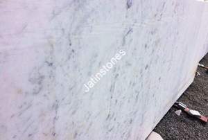 Lámina de Mármol Blanco Opal con Textura Gris Sutil para Uso en Paredes de Baños, Mostradores, Acentos y Suelos - Product Image 3