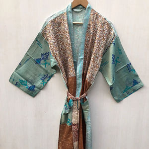 Nouvelle Robe Kimono Longue en Soie Brodé Sexy 2026 – Tenue de Plage Bohème Attrayante à Manches Longues pour Femme – Idéale pour les Vacances d'Été - Product Image 1