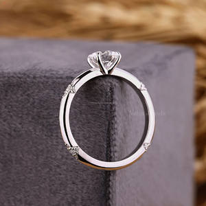 แหวนเพชรกลมสำหรับงานแต่งงานและงานครบรอบ10K สีทองขาวทึบมีง่ามสี่แฉกสำหรับงานหมั้นและสัญญาแหวนสำหรับผู้หญิง - Product Image 5