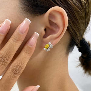 Pendientes de Diamantes de Laboratorio Ovalados de Color Amarillo Intenso, con Piedras Laterales de Corte Marquesa y Pera, en Oro de 10K, 14K y 18K, Joyería Fina en Forma de Racimo - Product Image 1