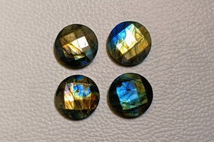 Cabochons ronds facettés en labradorite multicolore 17 mm, pierres précieuses lâches polies à dos plat pour la fabrication de bijoux et l'artisanat - Product Image 4