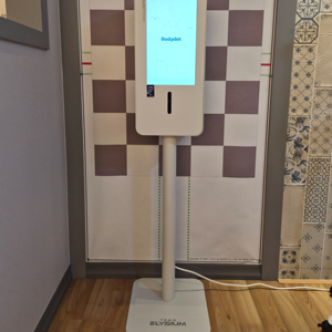 เครื่องวิเคราะห์ร่างกายอัจฉริยะ Bodydot BDF1000 พร้อมระบบ AI ตรวจสอบสุขภาพ โครงอะลูมิเนียมอัลลอยด์ที่ยืดหยุ่น ไม่สามารถพับได้ ติดตามร่างกายแบบเต็มรูปแบบ - Product Image 1