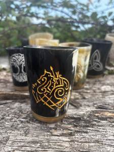Verre à shot en corne de buffle naturelle et biologique, poli, rustique, écologique, pour eau, bière, thé, café, Noël, Nouvel An, fête - Product Image 2