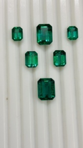 Esmeralda Zambiana Natural de 20 Quilates, Corte Esmeralda, Certificada por IGI, Color Verde Intenso, para Joyería, Sadiya International - Product Image 5