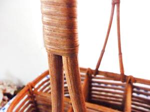 Cesta de picnic de ratán única, perfecta para transportar vino, champán y bebidas, y como almacenamiento decorativo para la mesa de recepción de invitados, procedente de la India. - Product Image 4