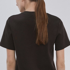 Camiseta de Mujer con Textura Suave y Corte Relajado, con Diseño de Logotipo Personalizado para Compradores al por Mayor, Camiseta Moderna para Mujer Inspirada en las Tendencias - Product Image 6