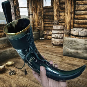 Corne à boire viking, corne à boire moyenne en os de bœuf avec bordures en laiton et support en cuir, cornes de bœuf de qualité alimentaire pour les achats en gros à prix avantageux - Product Image 1