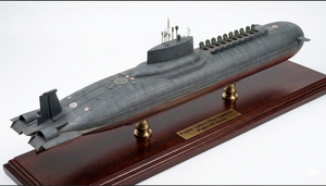Maqueta de Submarino Ruso Clase Typhoon (Proyecto 941 Akula) de Cedro Pintado a Mano, Hecho a Medida, de 36 Pulgadas, Decoración de Mesa para el Hogar - Product Image 1