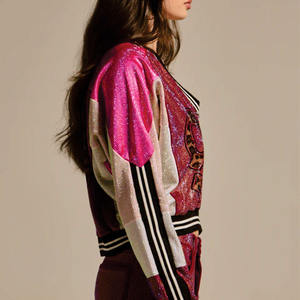 Jersey de Fútbol Americano Personalizado con Pedrería para Mujer, Top Corto con Cuello en V, Diseño Personalizado, Venta al Por Mayor OEM - Product Image 4