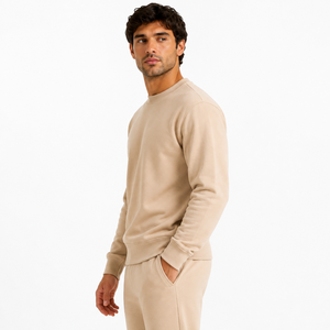 Crea un atuendo informal elegante con una sudadera para hombre diseñada para suavidad, calidad duradera y fácil combinación con tus prendas favoritas. - Product Image 2