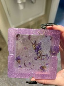 Elegante Cenicero de Resina Decorativo con Arte de Mármol Hecho a Mano para la Decoración de Espacios Modernos - Product Image 1