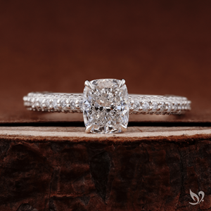 Bague en or blanc 10K avec trois rangs de diamants de laboratoire taille coussin allongée 1 carat, style minimaliste, cadeau de mariage pour femme - Product Image 1