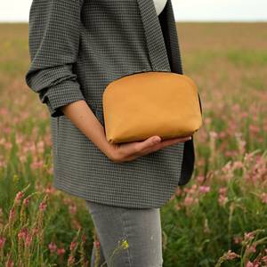 Premium Quality Durable Leather Cosmetic Elegant Skincare Carrier <b>Bag</b> Makeup Professional Grooming Item Leather Cosmetic <b>Bags</b> - Product Image 4