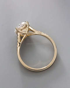 Anillo de Diamantes de Corte Ovalado para Mujer en Oro Amarillo, Diamante de Forma Ovalada con Engaste de Garras, Anillo de Compromiso de Lujo, Regalo de Boda, Joyería Fina - Product Image 4