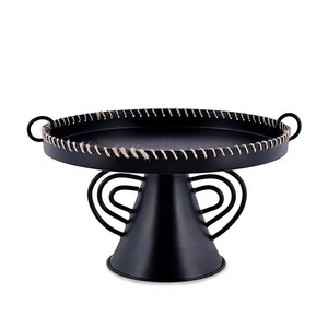 Support à gâteau en métal noir avec bord en corde et poignées artistiques Plateau de présentation de dessert rond moderne pour les fêtes et la décoration de la maison - Product Image 1