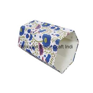 Cubo de basura decorativo para el hogar con tapa abierta, estampado floral, de cartón con tapa enrollable, para uso en interiores, en stock. - Product Image 6