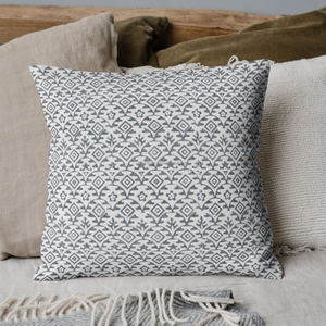 Housse de coussin imprimée à motif traditionnel, style coussin décoratif, à prix avantageux pour la décoration intérieure - Product Image 2