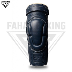 Nouveaux protège-genoux en cuir bleu marine robustes avec logo personnalisé, durables, ergonomiques et rembourrés pour la boxe et l'entraînement physique - Product Image 4